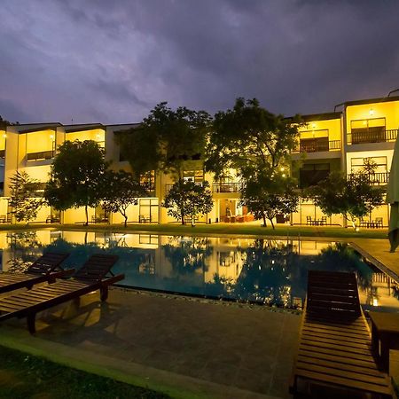 Grand Tamarind Lake Kataragama Extérieur photo