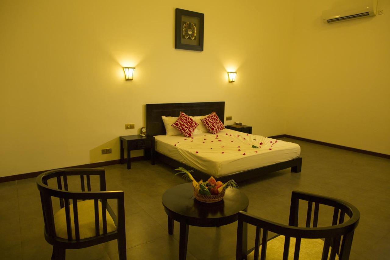 Grand Tamarind Lake Kataragama Chambre photo