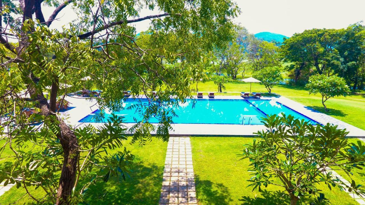 Grand Tamarind Lake Kataragama Extérieur photo