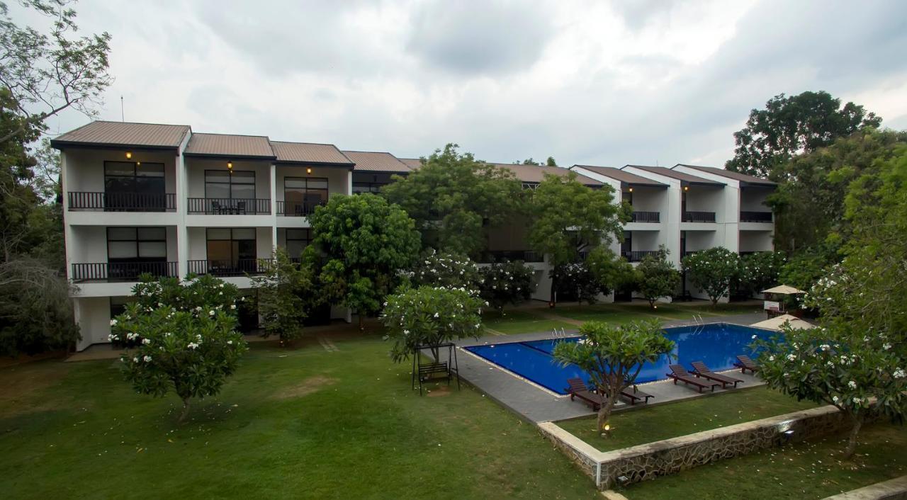 Grand Tamarind Lake Kataragama Extérieur photo
