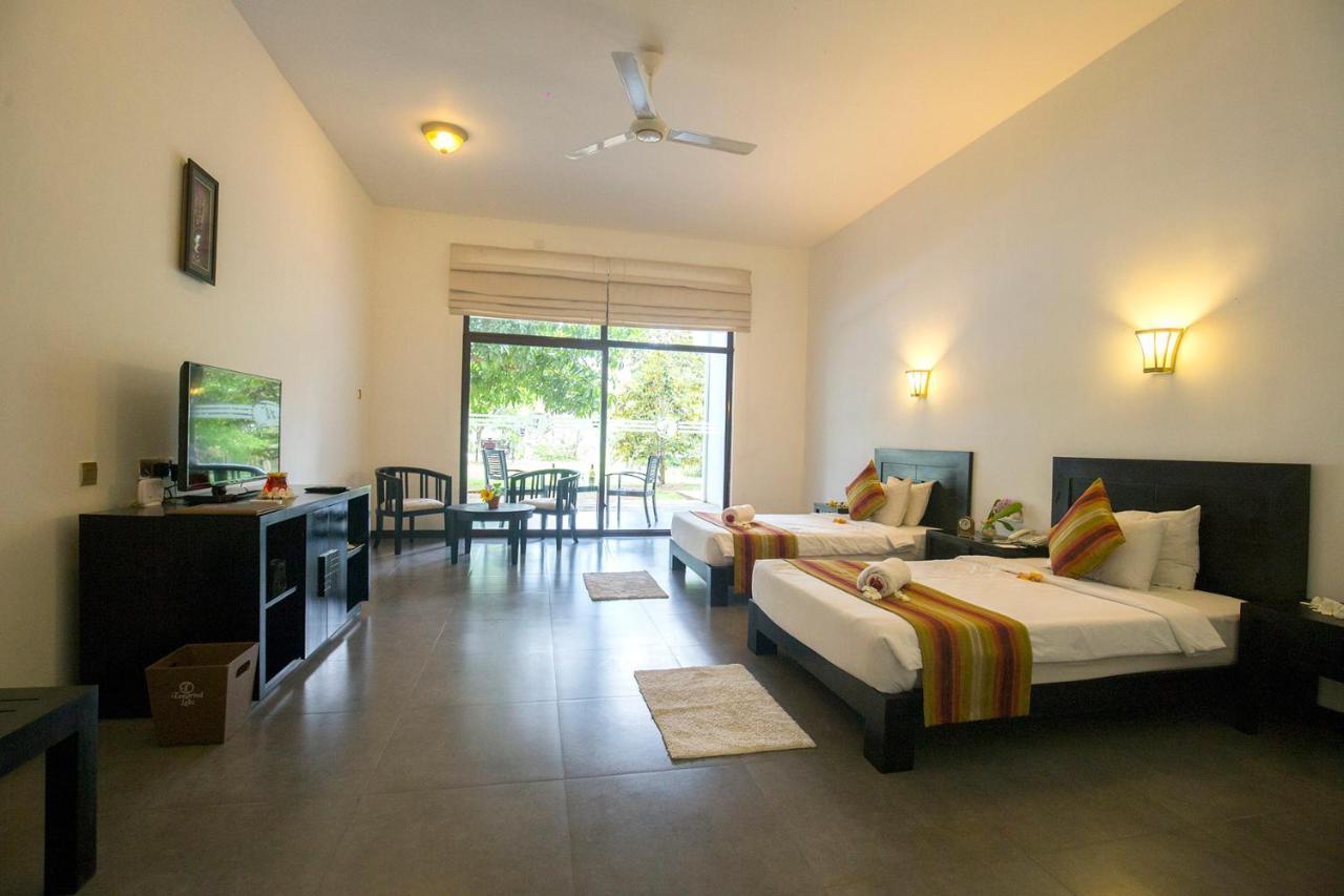 Grand Tamarind Lake Kataragama Extérieur photo