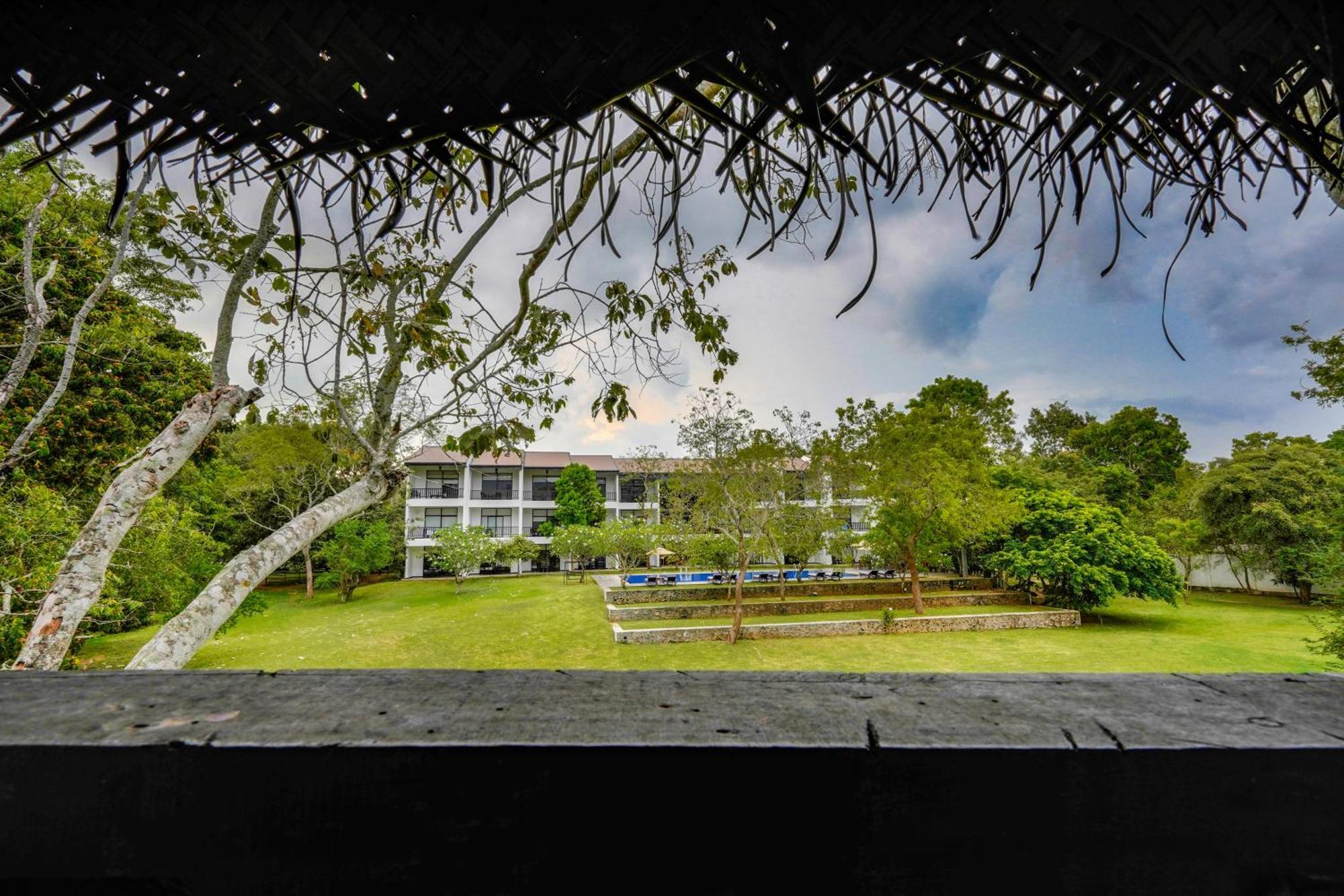 Grand Tamarind Lake Kataragama Extérieur photo